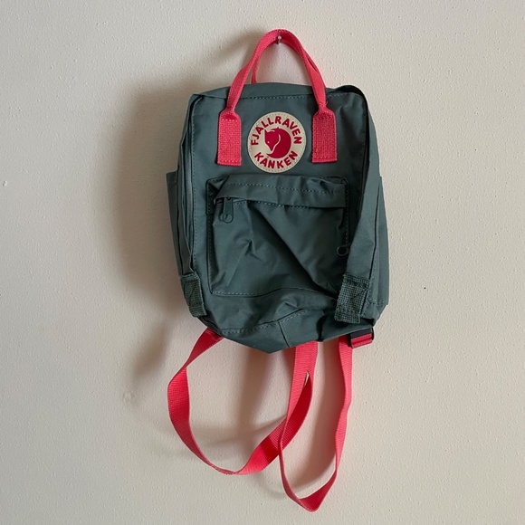 Fjällräven Kanken Sling Mini Backpack - Picture 4 of 9